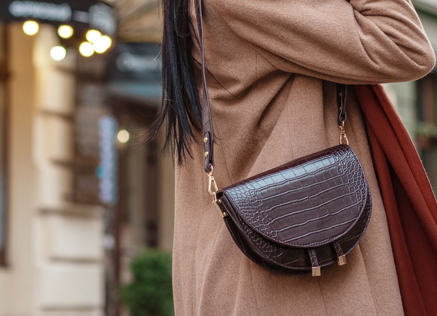 Le sac besace a bandouliere style boheme ou citadin